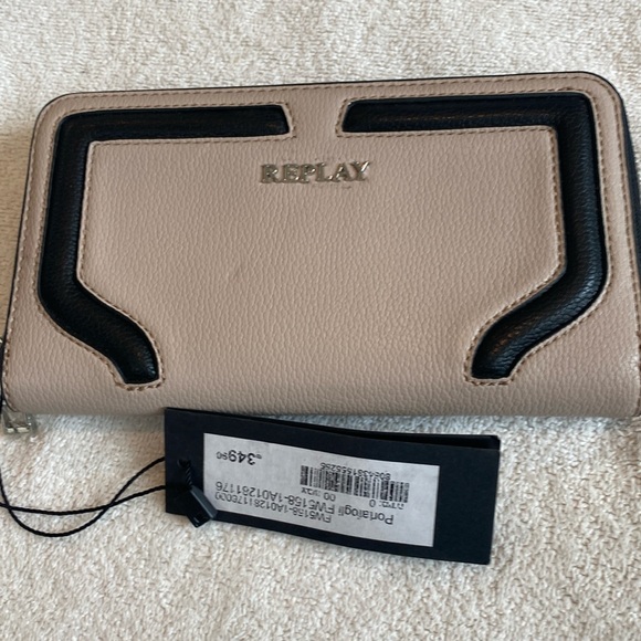 Replay Large Wallet  7.5”x4.5” darker cream with pinkish tint‎ - Picture 1 of 3